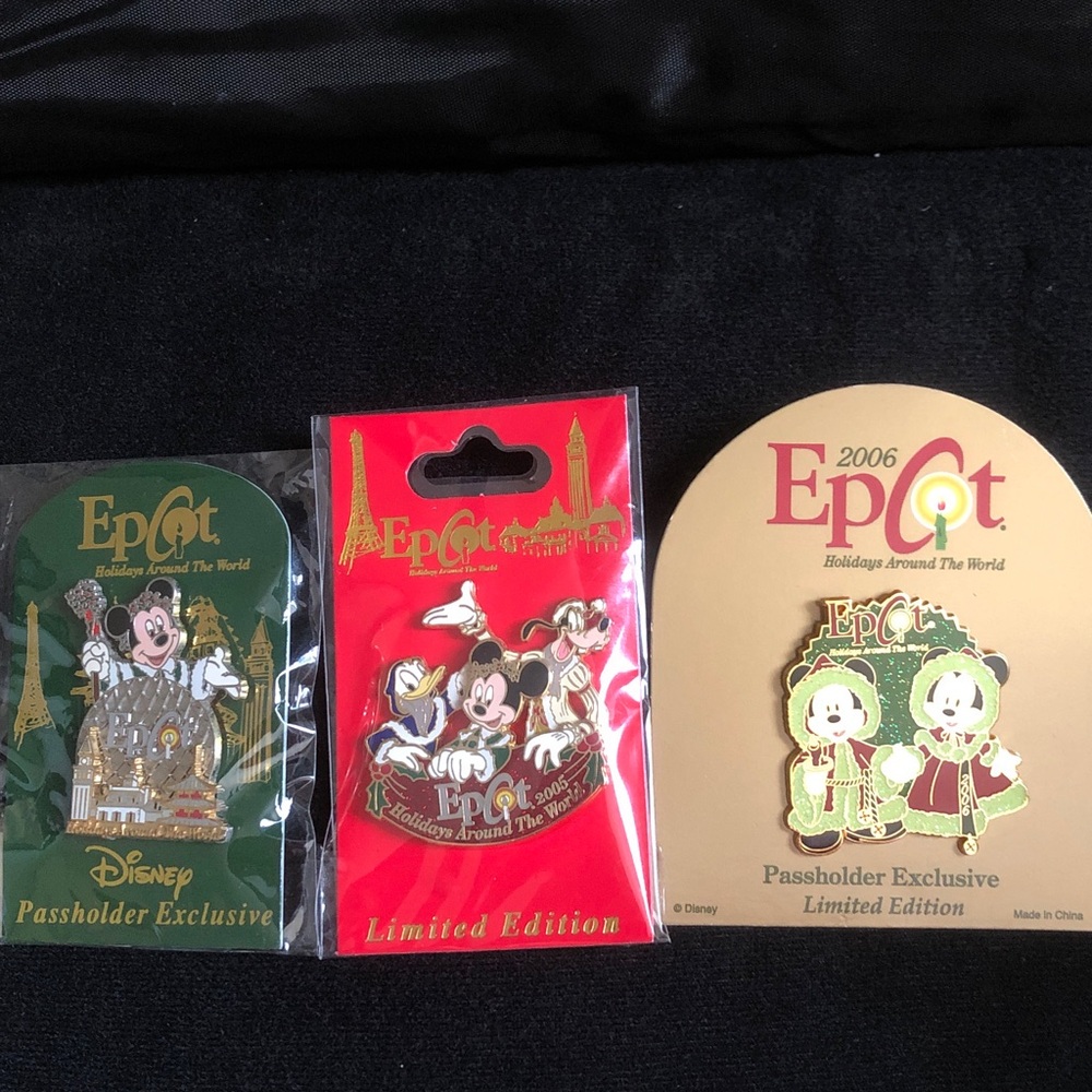 2005-2006 Passholder Exclusive Holidays around the World Pins Set of 3